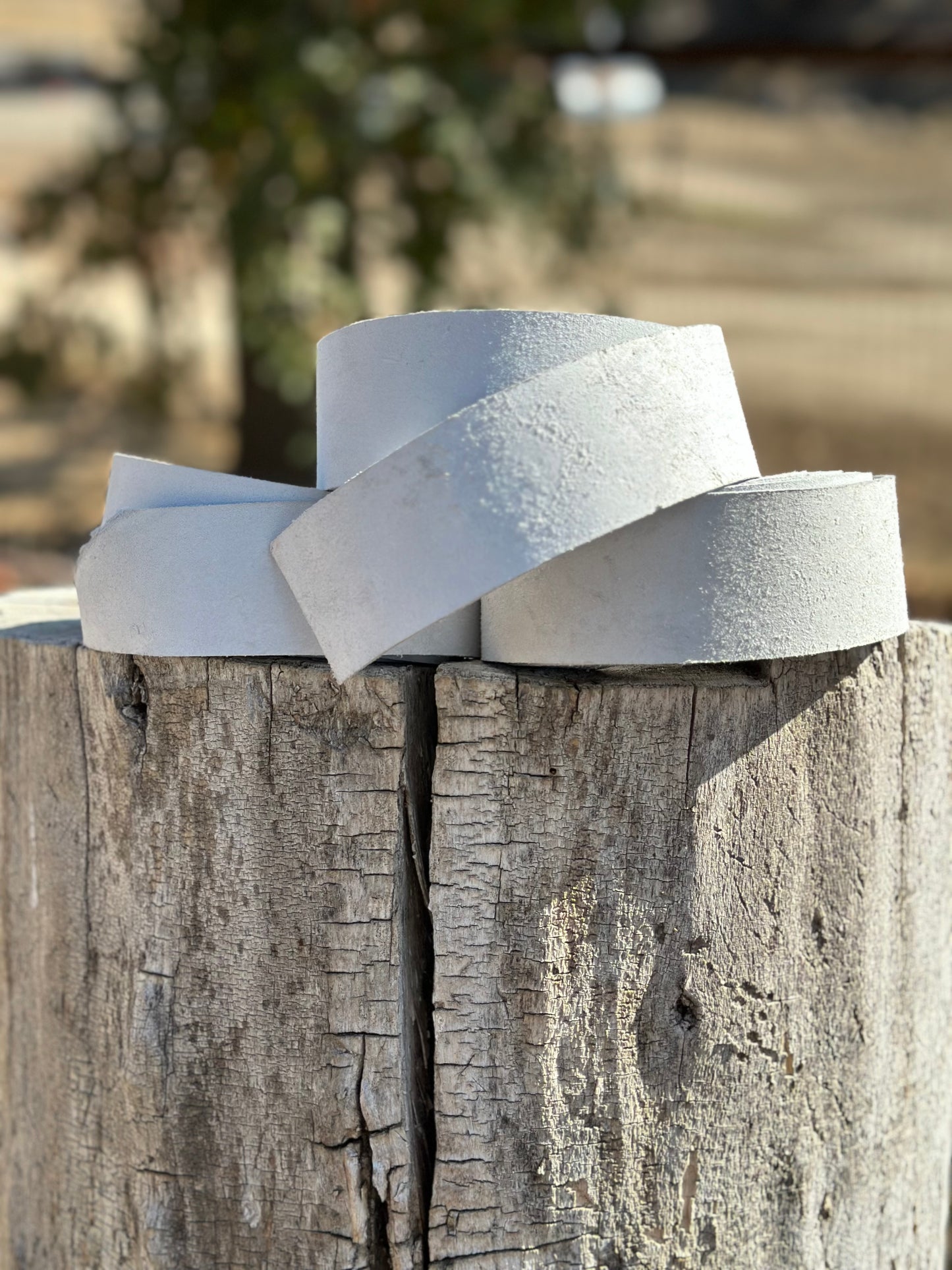 Mulehide hornwraps on a stump