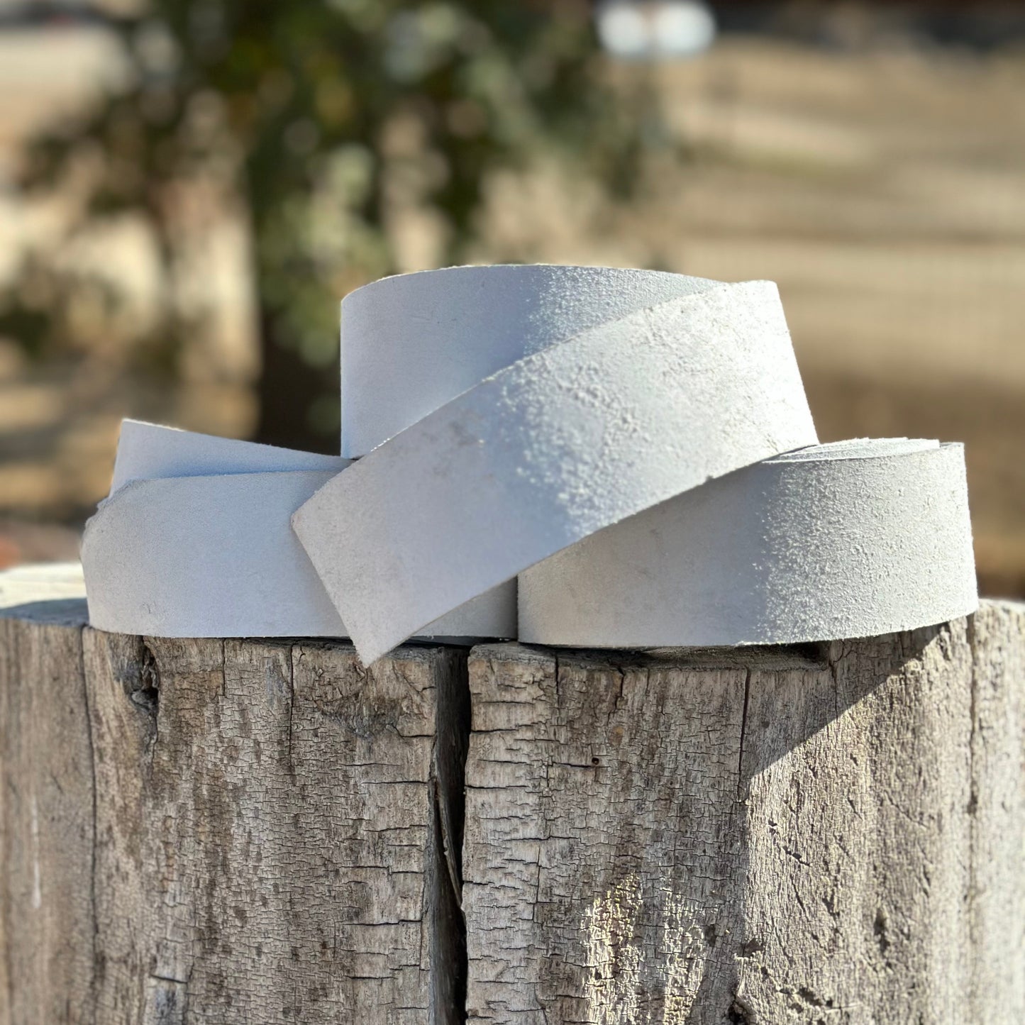 Mulehide hornwraps on a stump