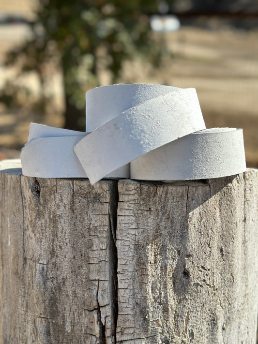 Mulehide hornwraps on a stump